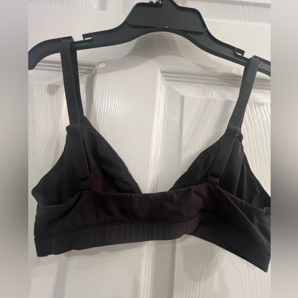 SKIMS FITS EVERYBODY TRIANGLE BRA Onyx Black Size M - Picture 6 of 9